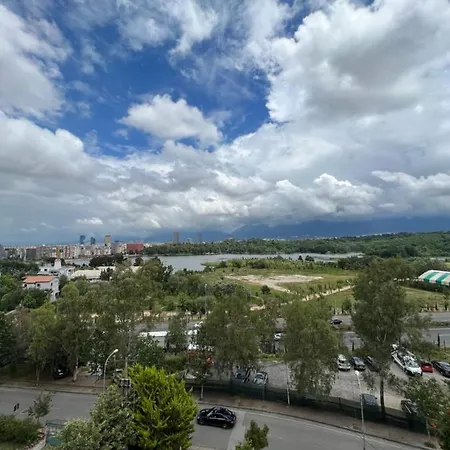 Vivi La Vita Отель Тирана
