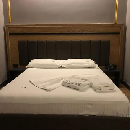 Vivi La Vita * 地拉那