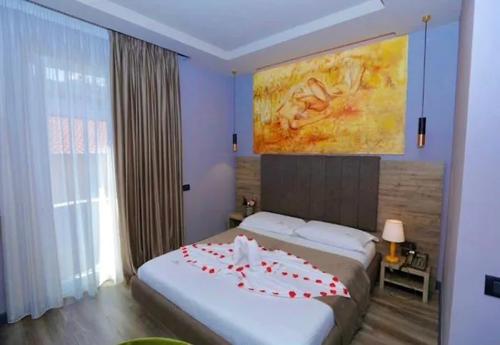 Vivi La Vita * Tirana