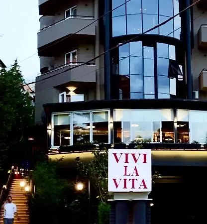 Vivi La Vita * Tirana