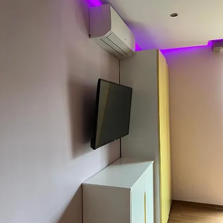 Vivi La Vita * Tirana