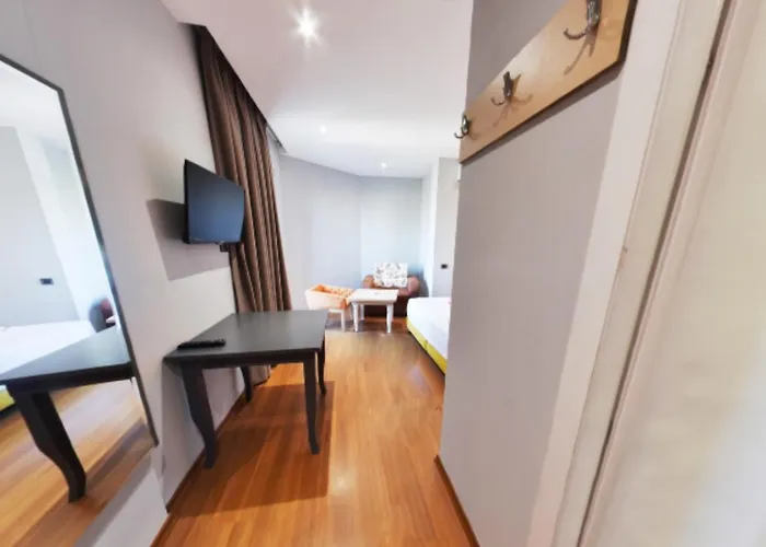 Vivi La Vita * تيرانا